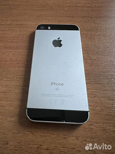Телефон iPhone se