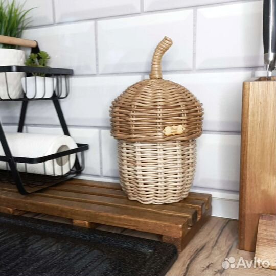Корзина плетеная жёлудь