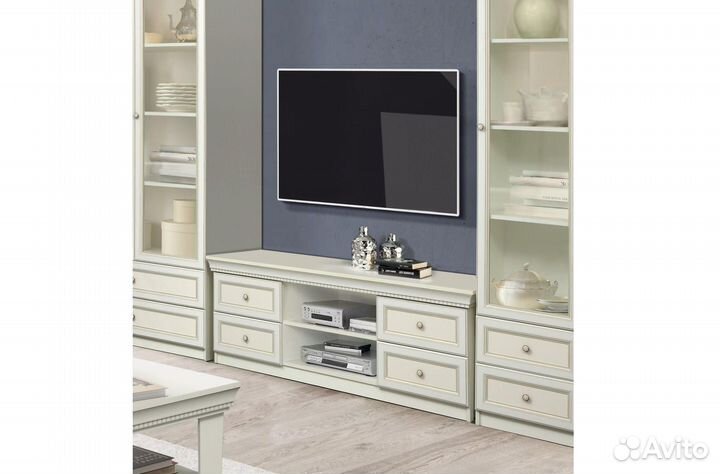 Тумба под тв в классическом стиле новая