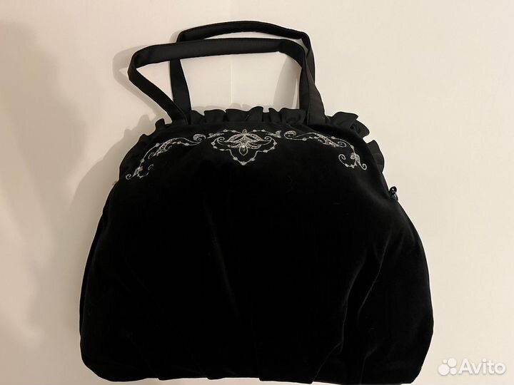 Сумка жен. из бархата с вышивкой, черная