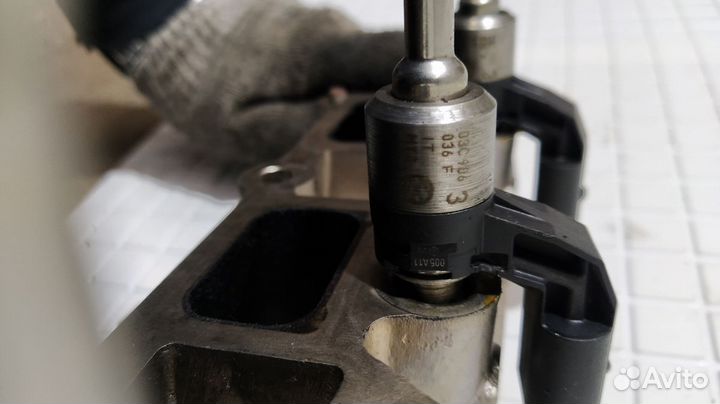 Топливная рейка с форсунками Volkswagen Golf 1.4