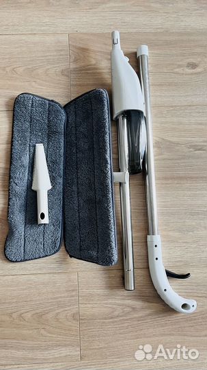 Швабра с распылителем + 2 насадки и скребок
