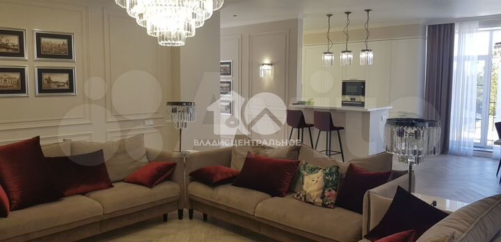 Дом 271 м² на участке 7,7 сот.