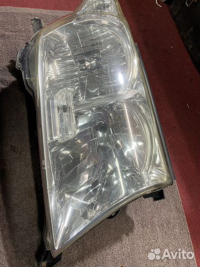 Фара правая lc200