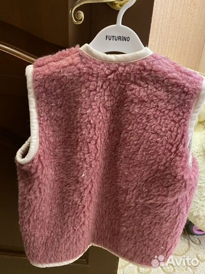 Утепленная жилетка из шерсти овец