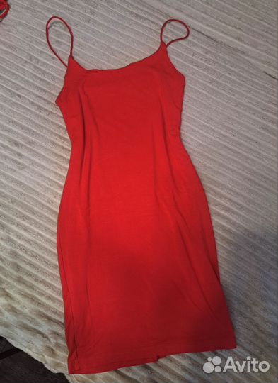 Платье на тонких бретелях