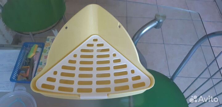 Туалет угловой для морских свинок и кроликов