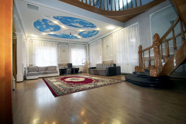 Коттедж 400 м² на участке 5 сот.