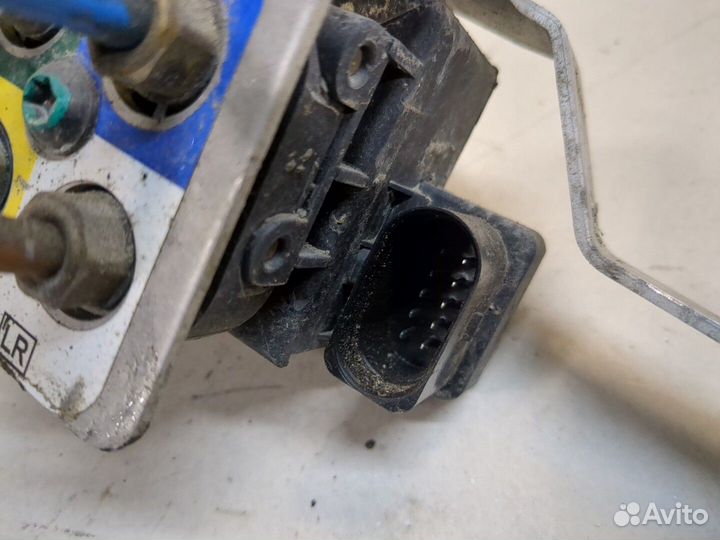 Блок клапанов Tesla Model S, 2013