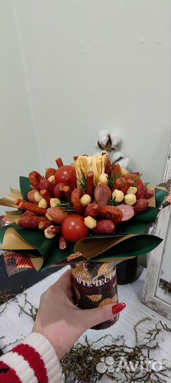 Букеты из конфет и сухофруктов, колбасок и сыра