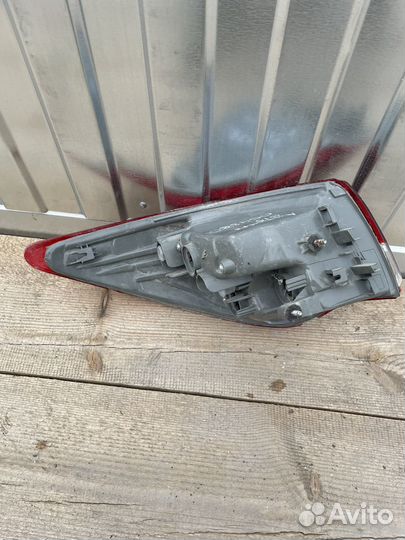 Фонарь задний правый наружный Nissan Almera G15