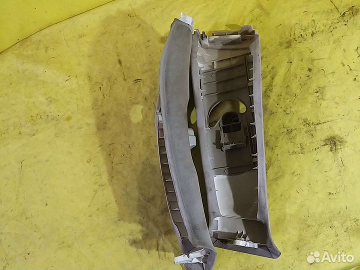 Обшивка центральной стойки Infiniti g35