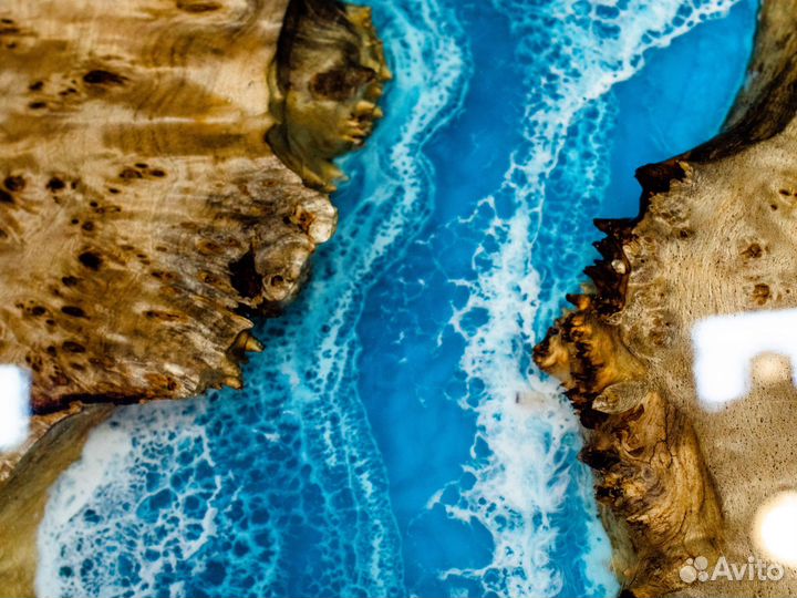 Стол из капового тополя и эпоксидной смолы