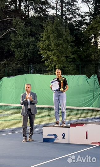 Тренер по большому теннису