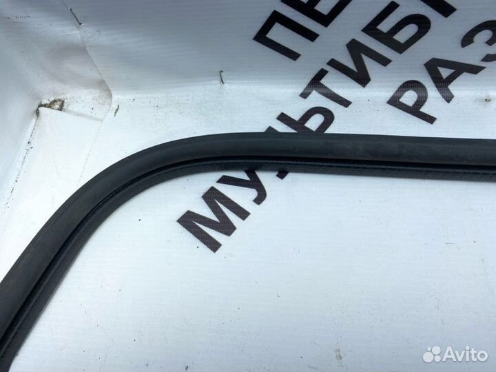 Уплотнительная резинка стекла двери багажника