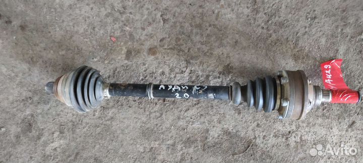 Привод левый и правый на Ауди 100 с3 44к. дв.2,0