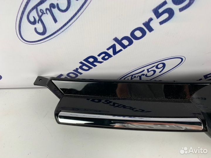 Решетка радиатора Ford Focus 3 CB8 2011-2015