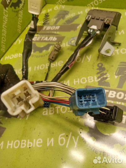 Коса Багажника Toyota Matrix 1ZZ-FE 2003Г.в