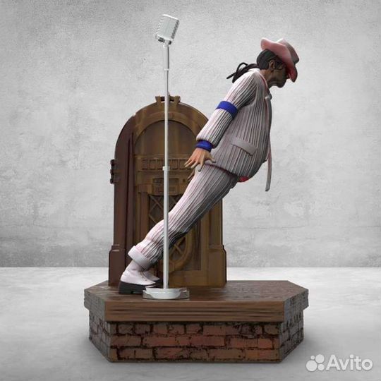 Настольная фигурка