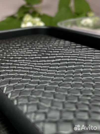 Кожаные чехлы для iPhone X / XS