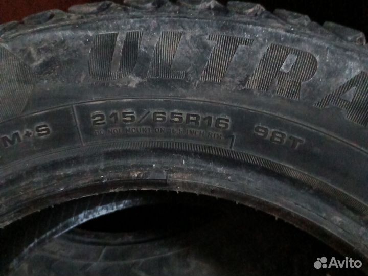 Goodyear UltraGrip 215/65 R16 98T