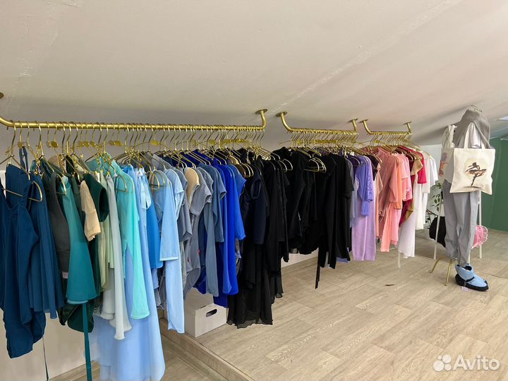 Продавец консультант в шоурум одежды