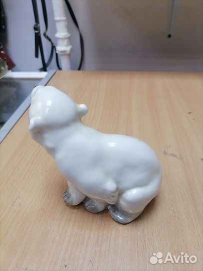 Статуэтка, белый медведь. Фарфор. СССР