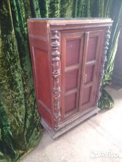 Старинная тумба