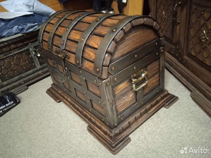 Сундук деревянный