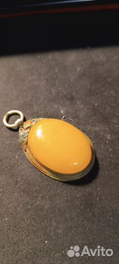 Желтый нефрит