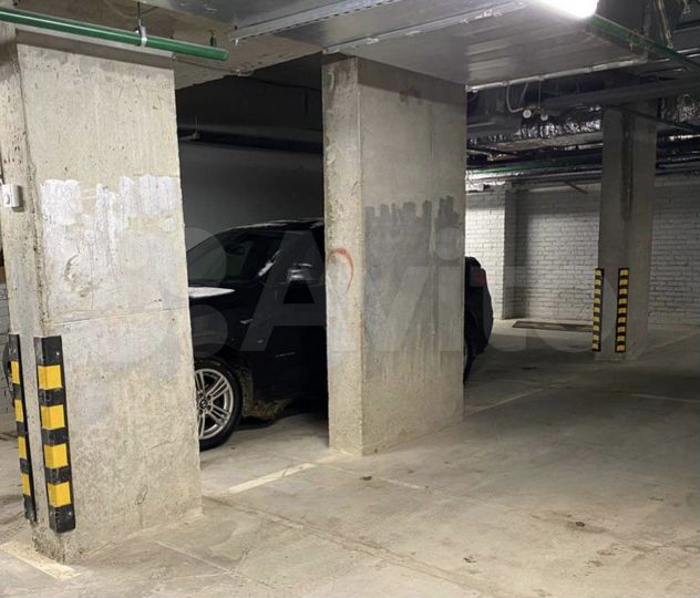 Машиноместо, > 30 м²