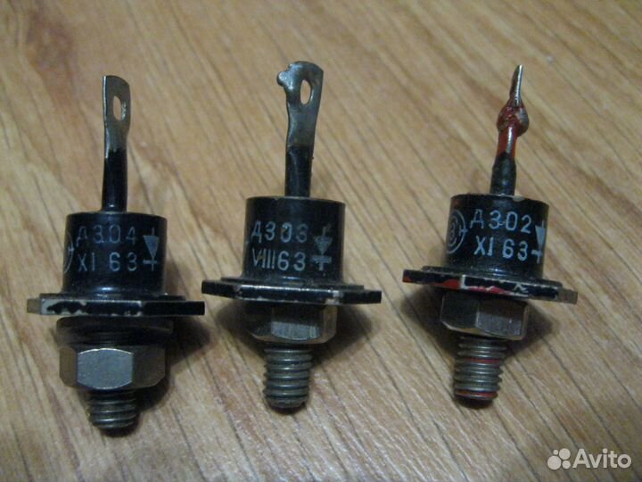 Радиодетали транзистор диод тиристор конденсатор