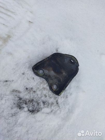 Корпус термостата Мерседес ом 604-605-606