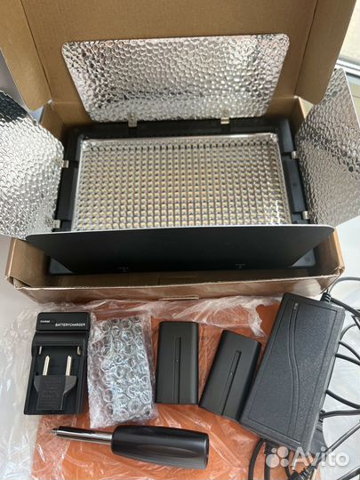 Видеосвет Yongnuo YN-600 L II LED (3200-5500K)