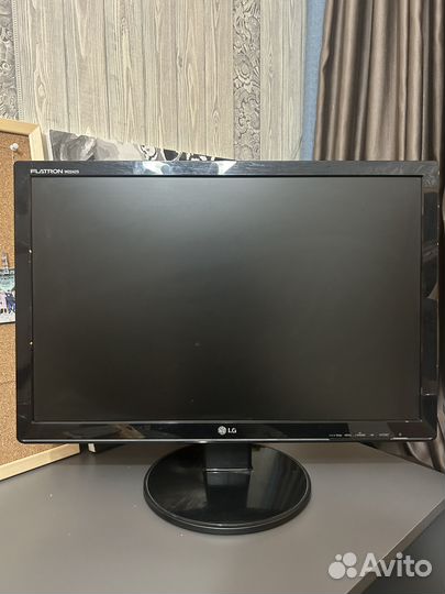 Монитор LG W2242S