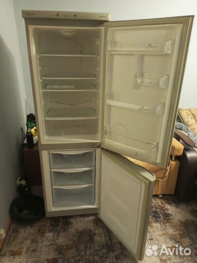 Холодильник Samsung