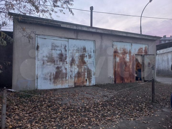 Гараж, > 30 м²