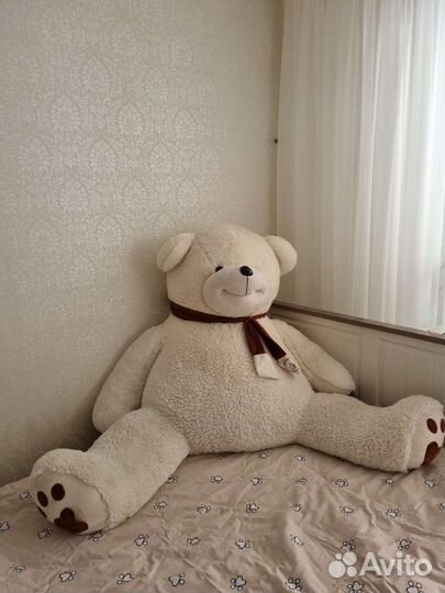 Большой плюшевый мишка