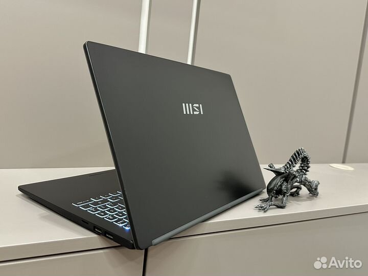 Msi i3 8cpu/8gb/ssd/ips Full HD