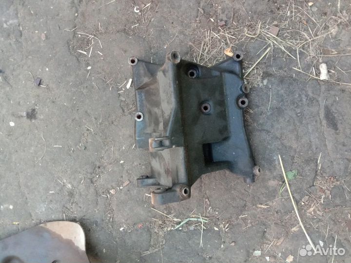 Кронштейн компрессора кондиционера w 202