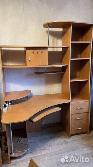Компьютерный стол бу в хорошем состоянии
