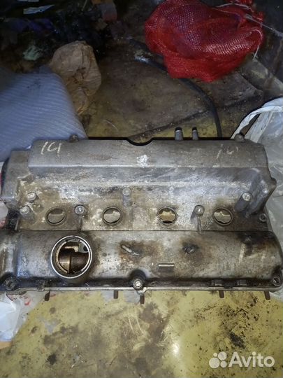 Головка блока цилиндров, с крышкой