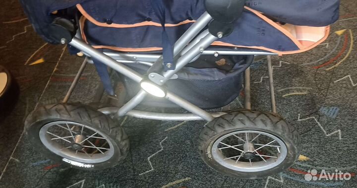 Прогулочная коляска