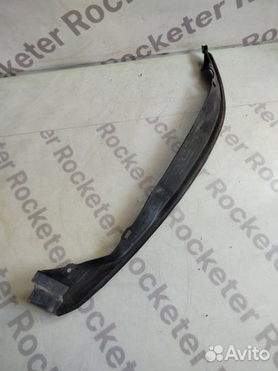 Пыльник двери передний правый Nissan Fuga 2006