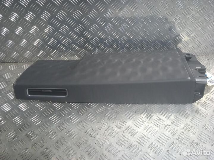 Б/У Б/У Обшивка стойки центральной левой Облицо