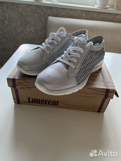 Кроссовки женские