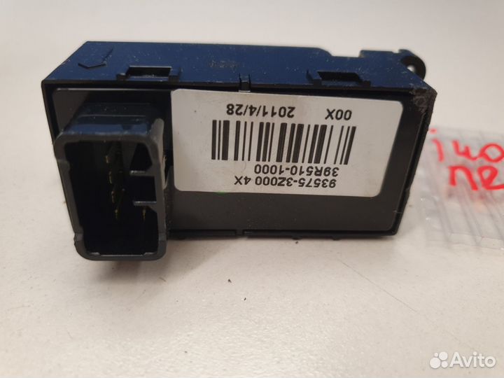 Кнопка стеклоподъемника Hyundai i40 2011-2019