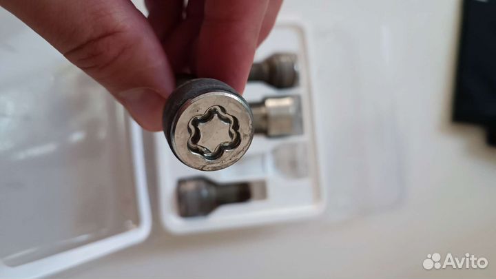 Секретки на колеса McGard 38018 SL