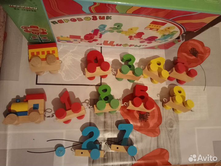 Деревянный поезд