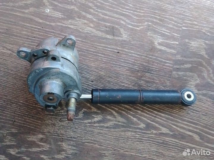 Натяжитель ремня Мерседес